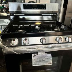 Samsung - 30 in. Wide 5 Burner 6.0 cu. ft. Black and Stainless Steel
