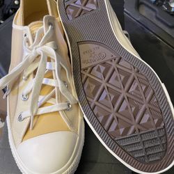 Converse Women’s 9.5 Brand New