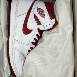 Men’s Air Jordan  Retro 1 High OG Varsity Red Size 11.5