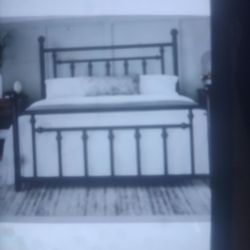 Queen size metal headboard footboard and platform