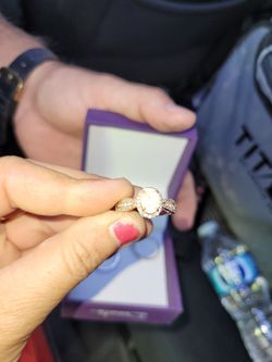 Beautiful Clean 1.2 karat diamond ring its 14kt rose gold it's also has morganite asking $700 cash must pick up Broadway and apache buckeye AZ