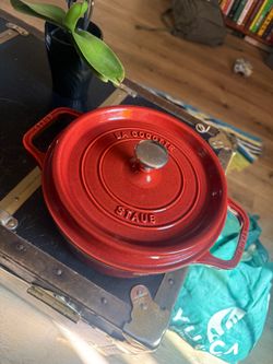 Staub La cocotte 22cm Enameled Pot