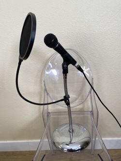 Desktop Mic Stand + Dynamic Mic + Pop Filter (Works)