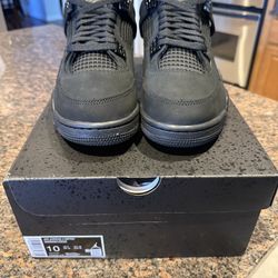 Black Cat 4s