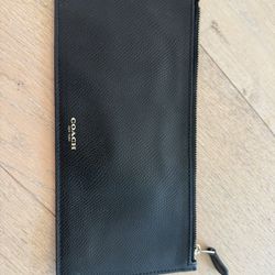 Coach Zipper Pouch Leather With Gold Zipper 
