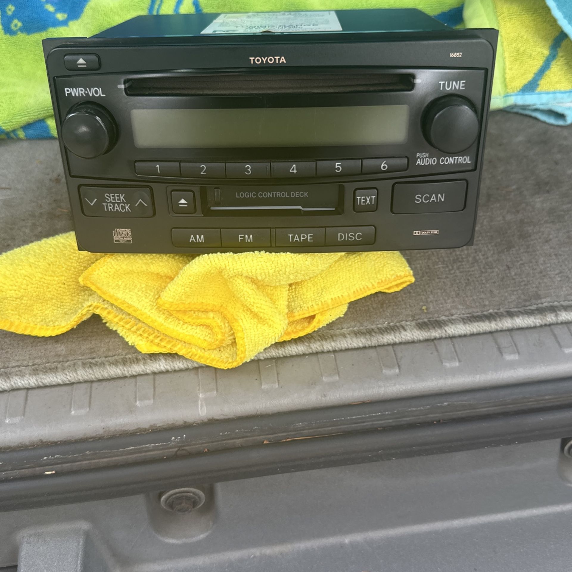 Toyota Factory Cd /cassette/am/fm Radio for Sale in Los Angeles, CA OfferUp