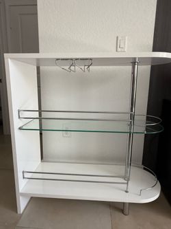 Bar de Madera, Metal y Cristal
