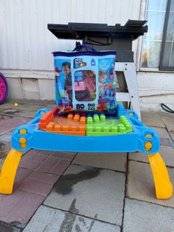 Mega Bloks Building Table with 80-Piece Block Bag