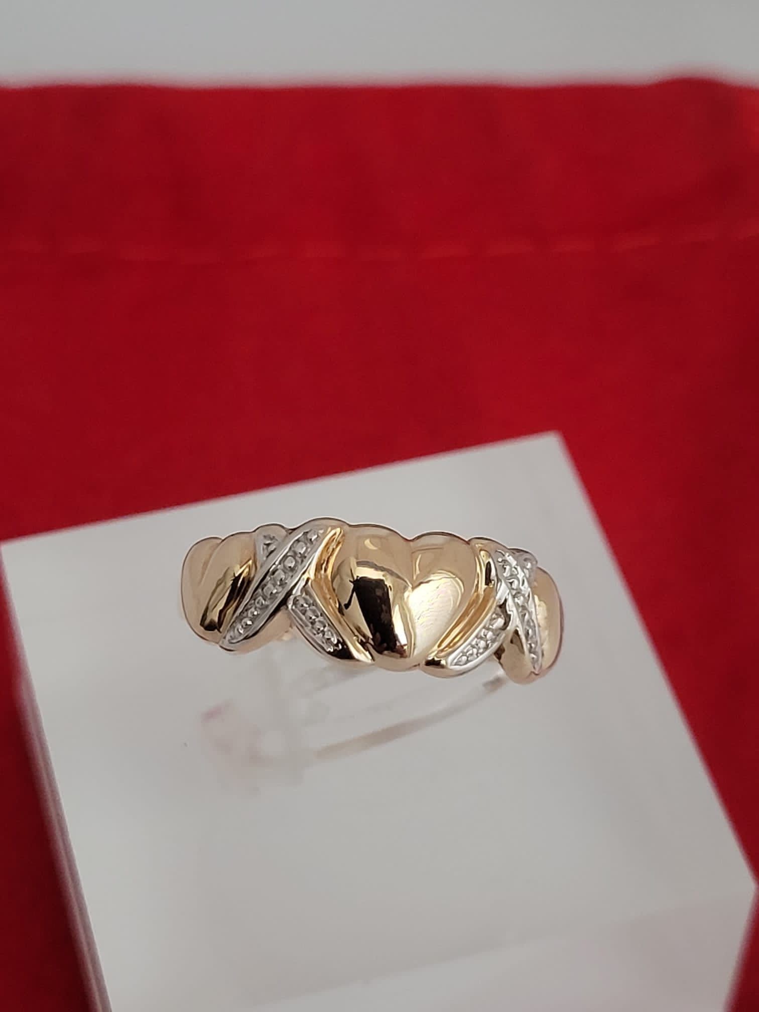 ❤️10k Size 7 Beautiful yellow gold with hearts xoxo design Ring!/Anillo de oro con corazones diseño xoxo!👌🥰🌸Post Tags: 10k 14k