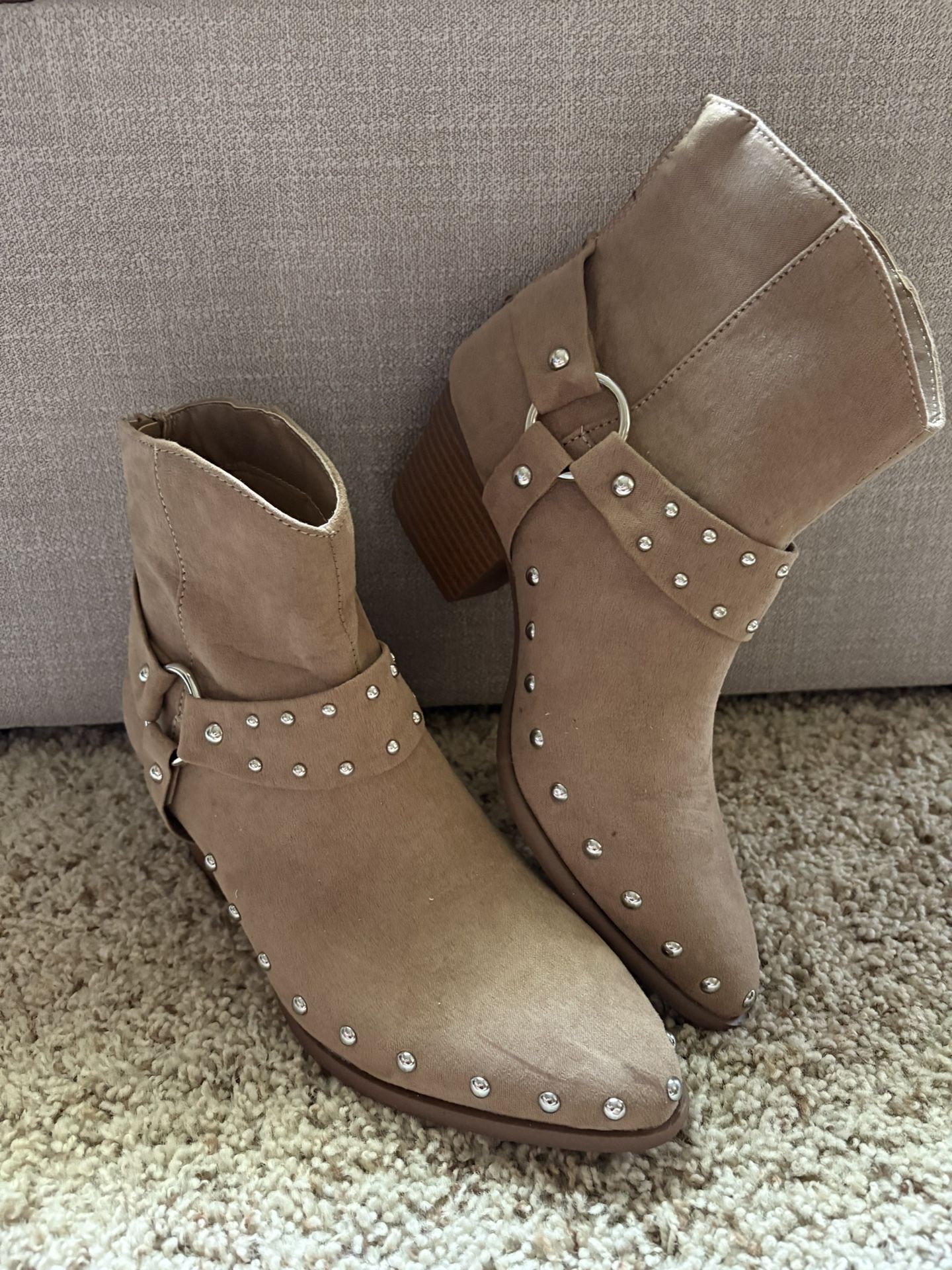 Women’s Size 9 Boot
