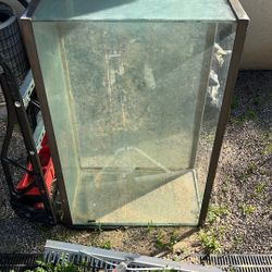 Large Fish tank/aquarium