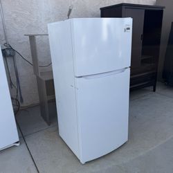 Frigidaire Small Sized Fridge - Apartment or Garage Fridge Refrigerator