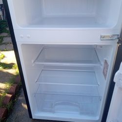 Mini Refrigerator En Buenas Condiciones 