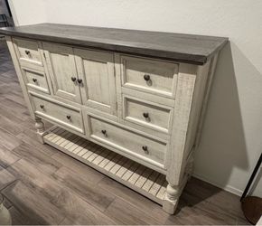 Dresser