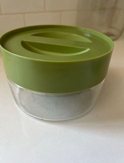 PYREX Clear Glass Bowl with Green Plastic Lid