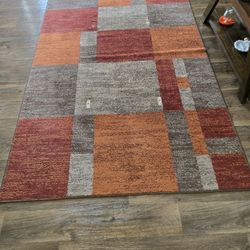 Multi Color Rug 5x8' In Good Condition Doesn't Shed Or Fade.