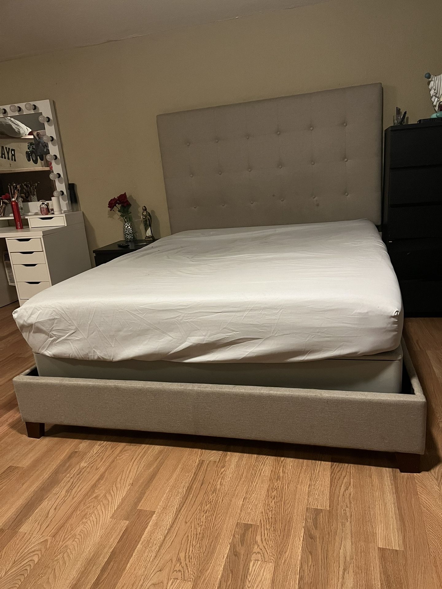 Bed/Bed Frame Only 