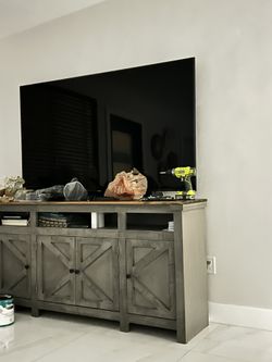 75 Inch Samsung TV / Smart TV