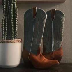 ARIAT women’s cowgirl boots