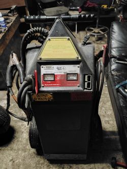 Xtra Heavy Duty Battery Booster For Cars Trucks Semi Trucks