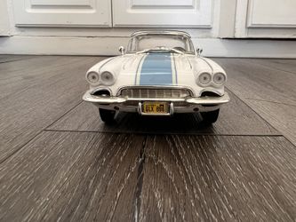 Ertl 1/18 Scale American Muscle 1962 Chevrolet Corvette Hardtop Limited Edition