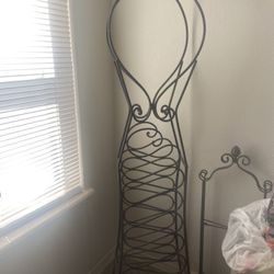 Elegant Weight Iron Wine Rack