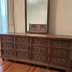 Dresser With Mirror 