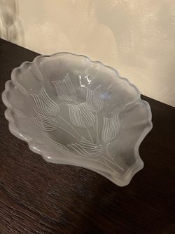 Apex medium to large unique frosted glass fun tulip design serving salad fruit bowl vintage