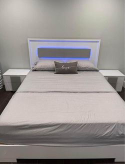 Cama Queen Con Mesitas 
