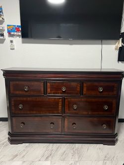Dresser    N     Book shelf