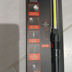 ICON 800 Lumens Magnet Flashlight New