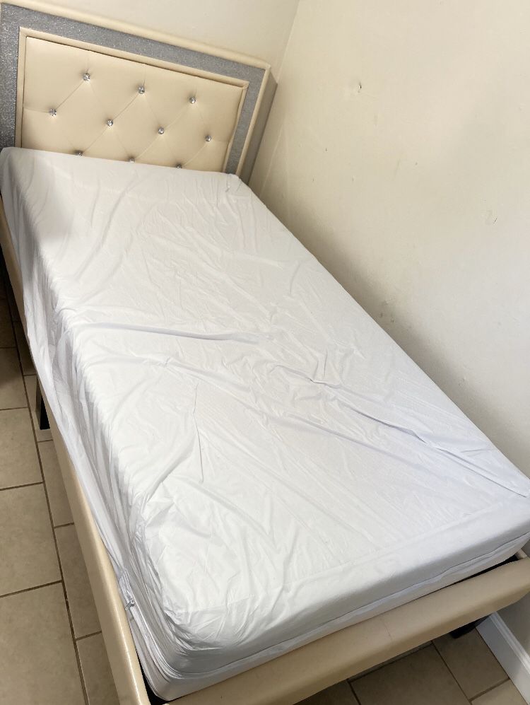 Twin Bed With Mattress 