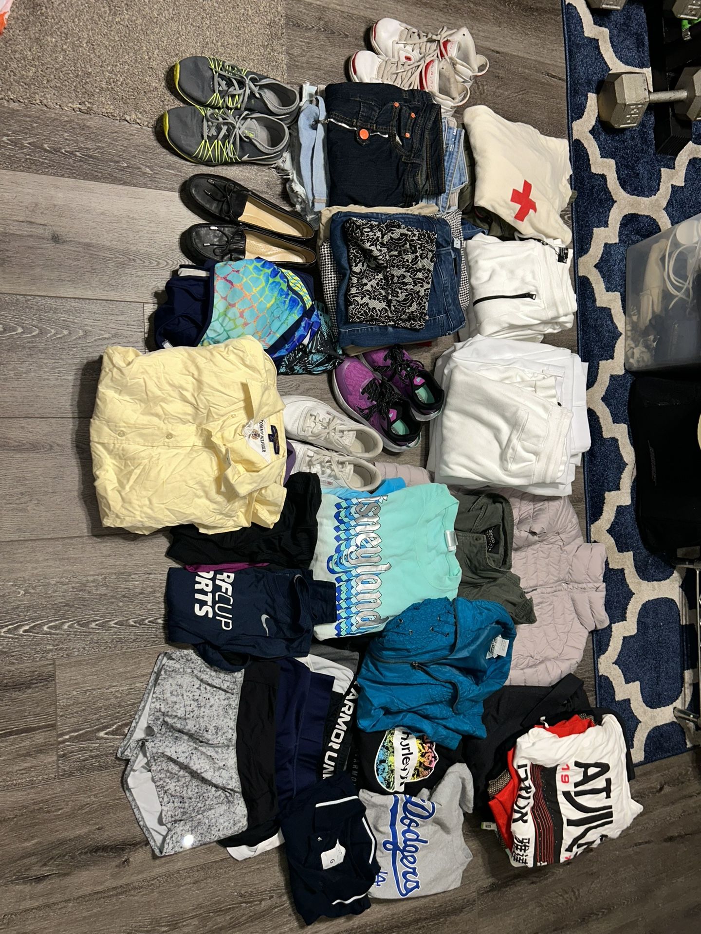 70pc Used Clothes and shoes wholesale lot. Mens And Women Clothing