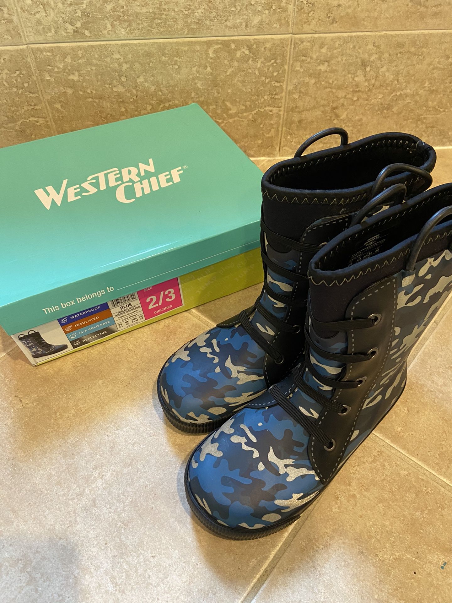 Boys boots size 2-3