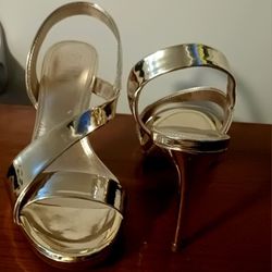 Beautiful Gold Shoes Sandals