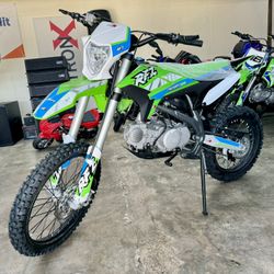150cc Apollo RFZ Dirt Bike New Standard Front Light Warranty Financing Hablamos Español