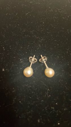 Vintage pearl earrings