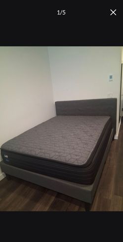 Like New Queen Size Sealy Performance Beech Nut Luxury Mattress