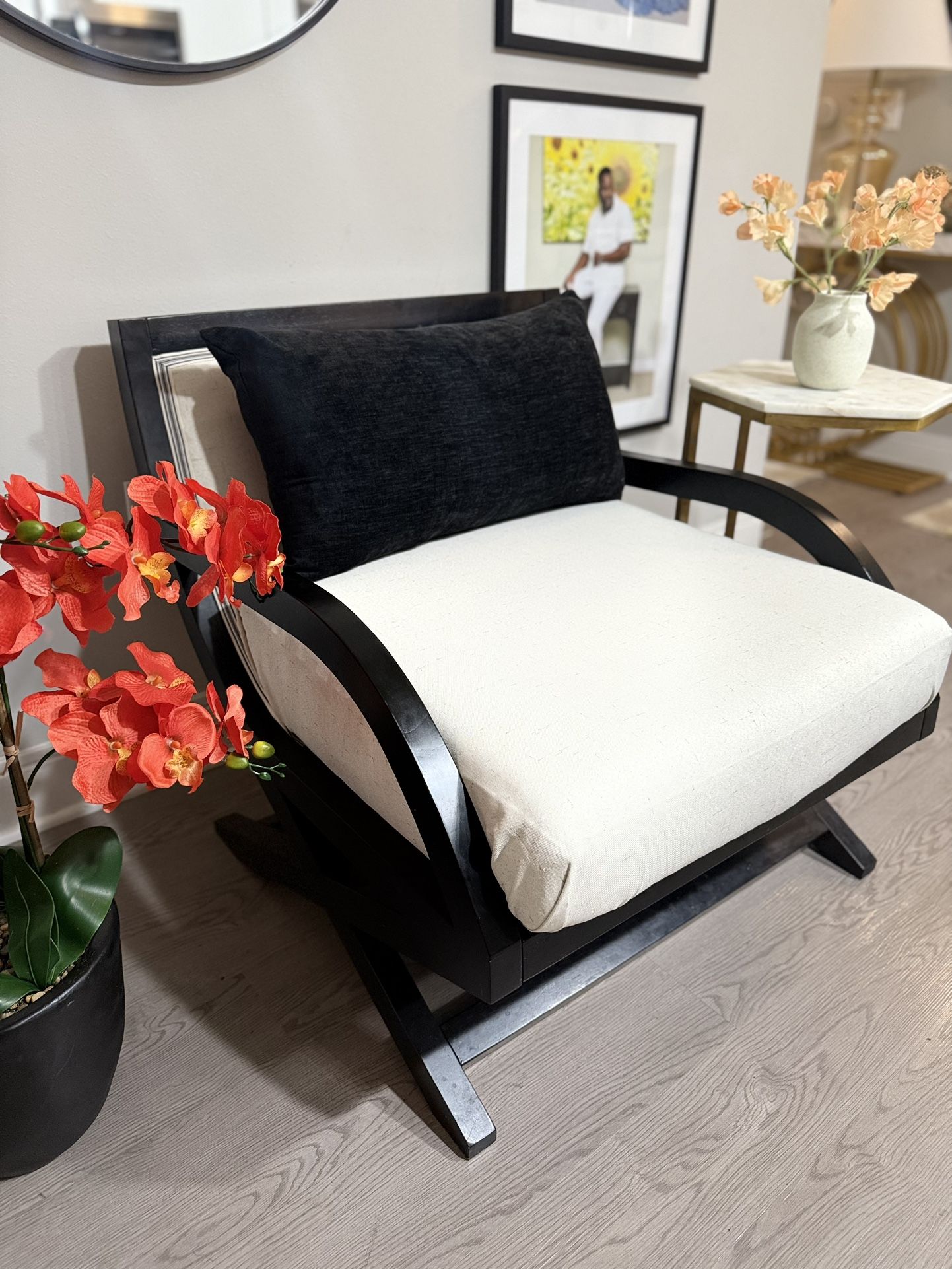 β¨π₯ Modern Black & Cream Accent Chair π₯- $150