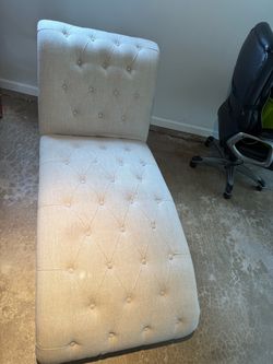 Tufted linen chaise lounge chair