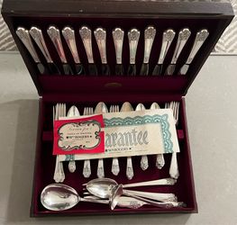 Rogers deluxe plate silverware set