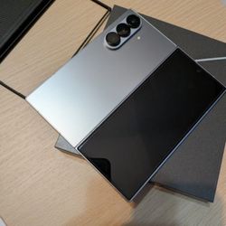 Samsung Galaxy Z Fold 7 Silver Shadow 512gb Unlocked Like New 