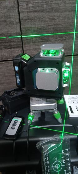 Nivel láser level 3D 360° 12 lineas   con autonivelación para colgar fotos y también ase líneas crusadas construcción, batería recargable, soporte gir
