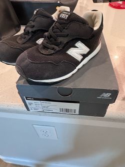 NEW BALANCE SHOES