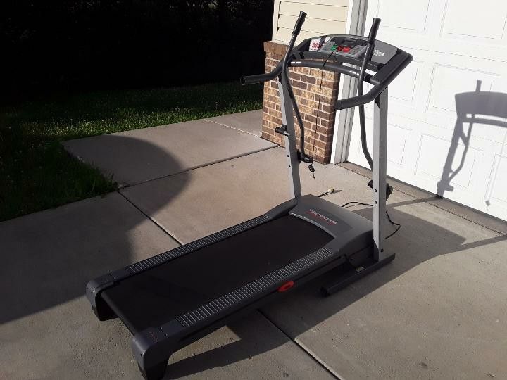 Nice Proform Crosswalk 380 Treadmill for Sale in Prior Lake, MN OfferUp