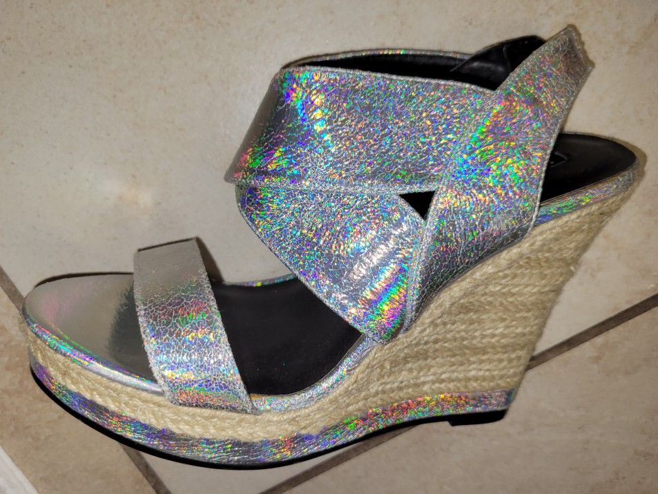 Iridescent Wedge