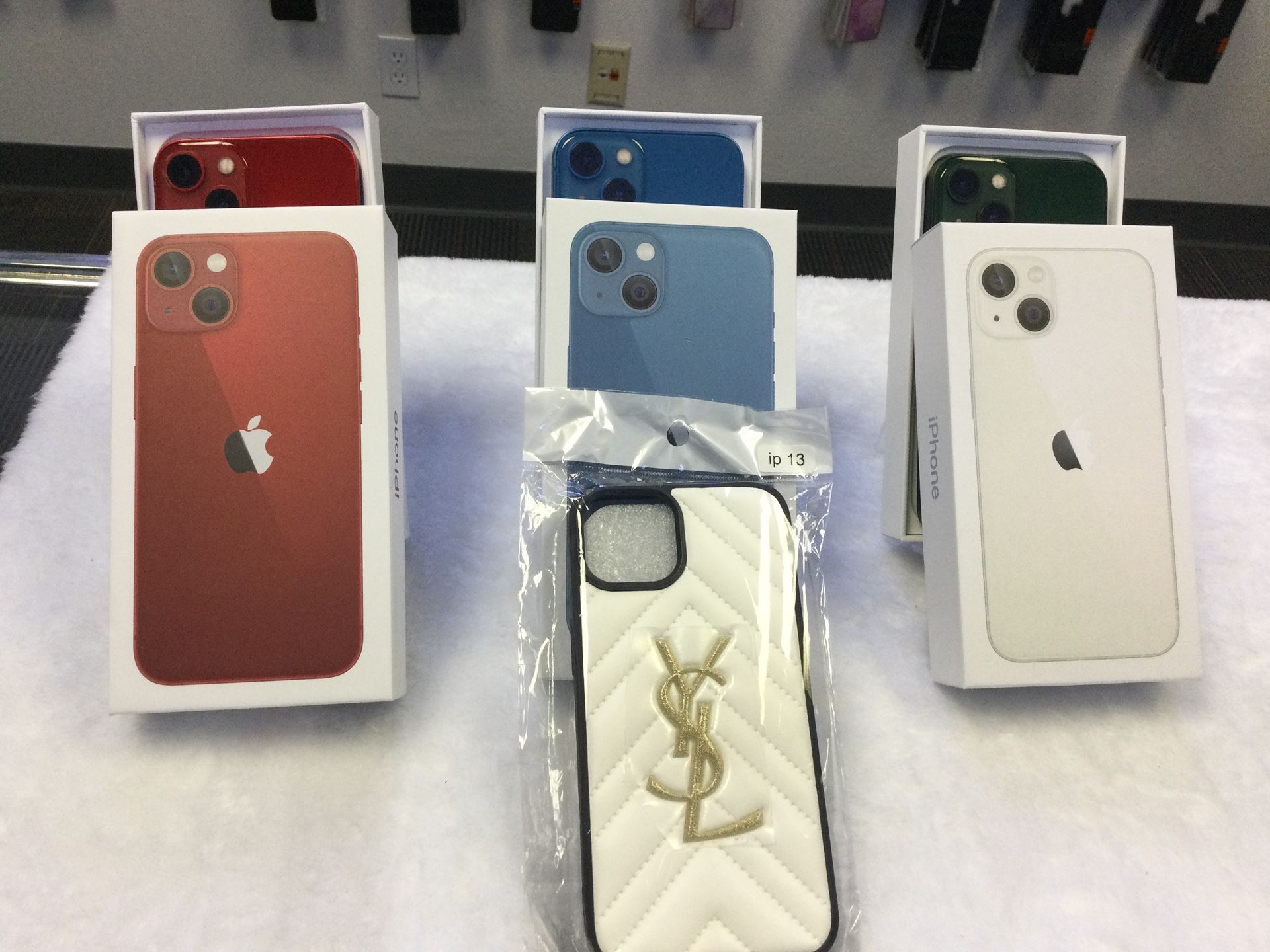 iPhone 13 128gb UNLOCKED