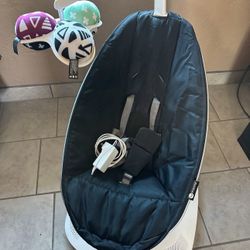 4 Moms Baby Bouncer 