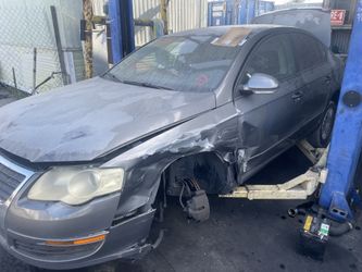 2006 VW Volkswagen Passat for parts