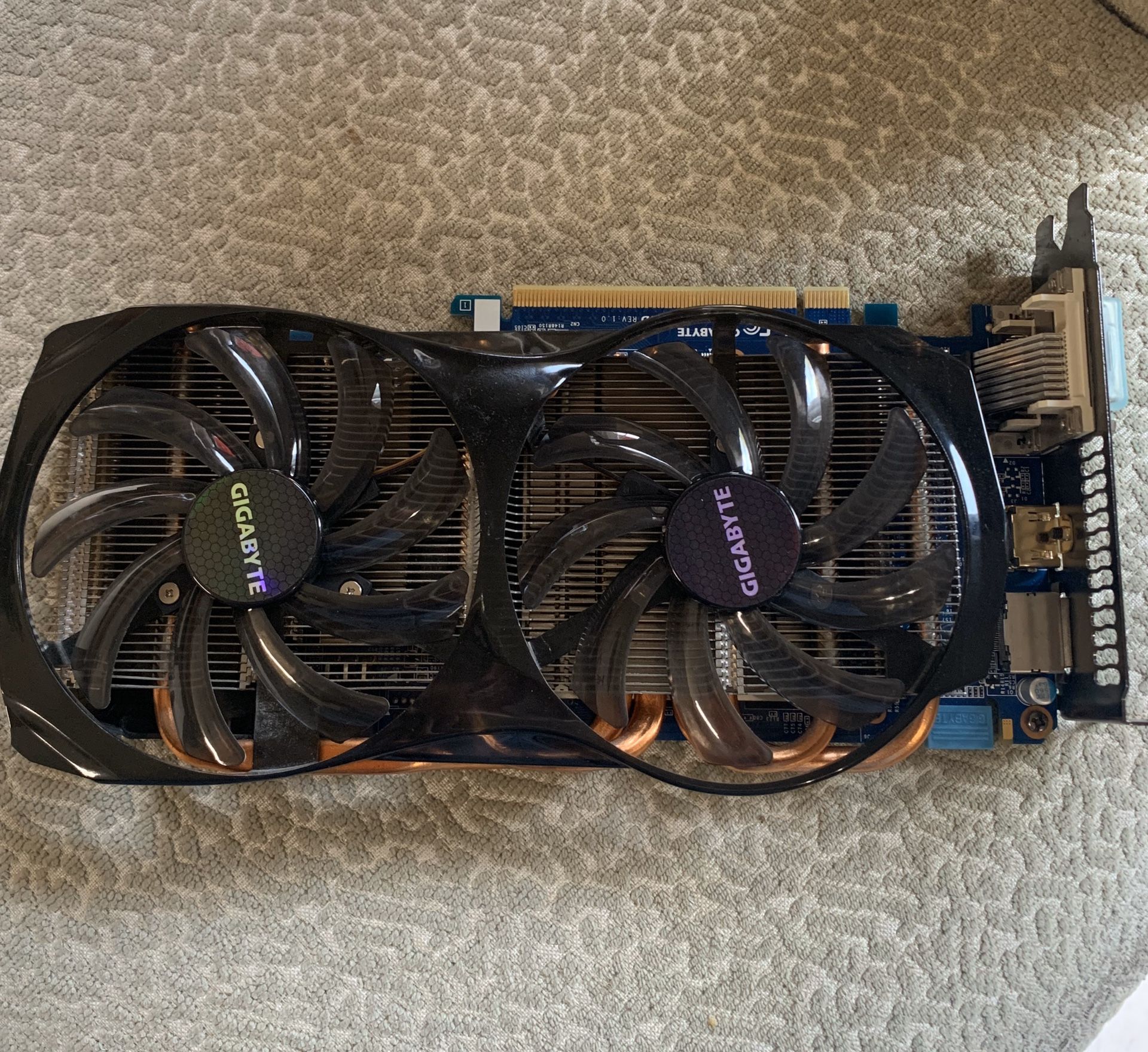 Gigabyte Windforce Graphic card gamer D33006 2gb for Sale in Alafaya